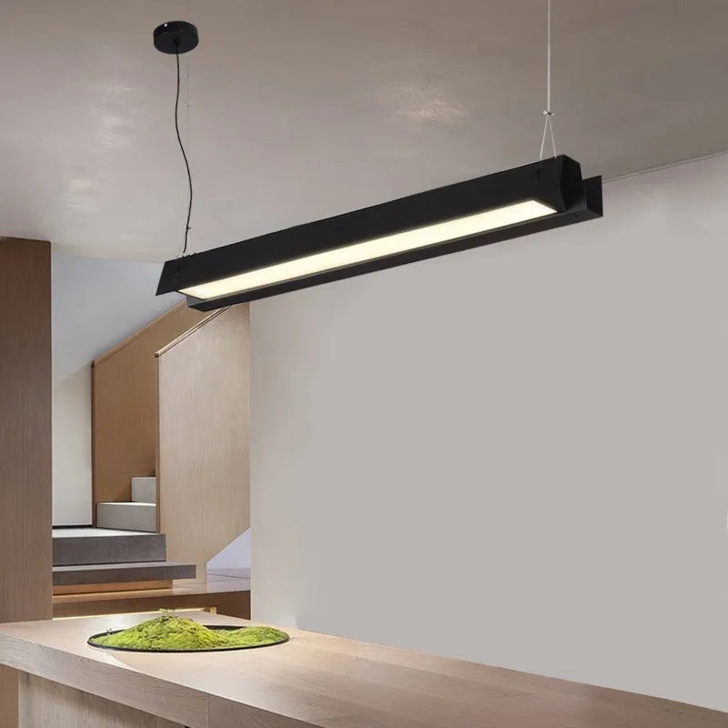 lustre minimaliste moderne en fer forgé à une ligne