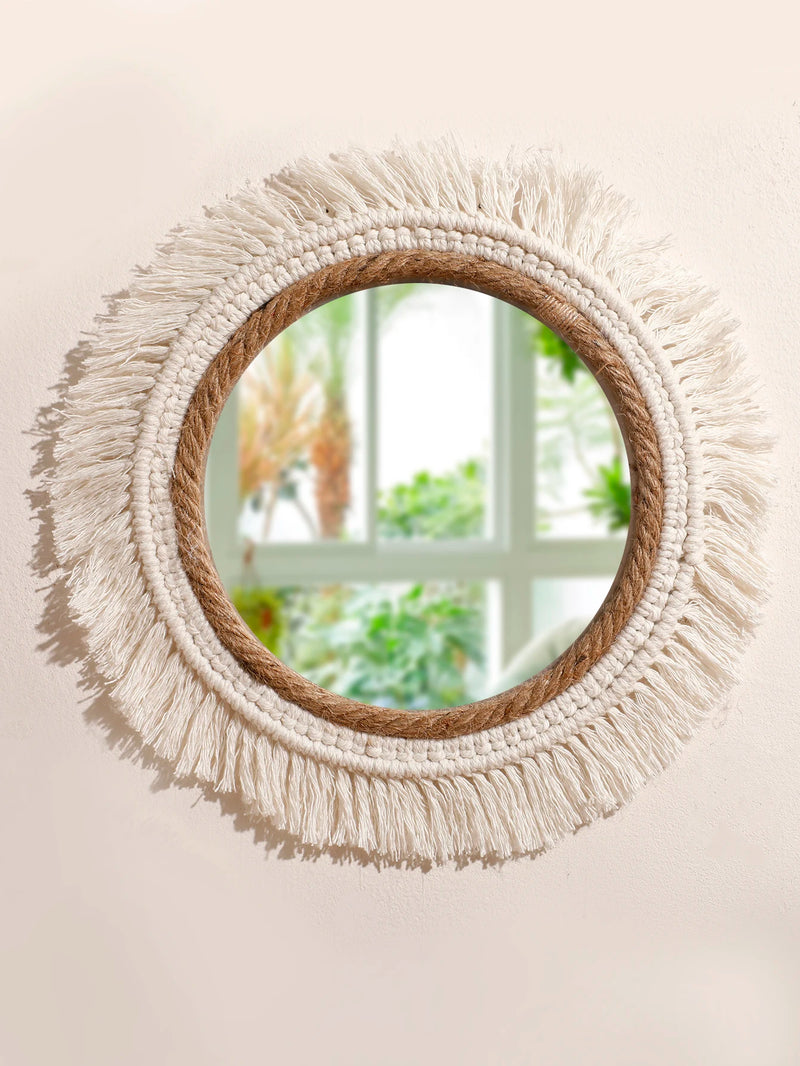 miroir suspendu en macramé décoratif avec pompons tissés