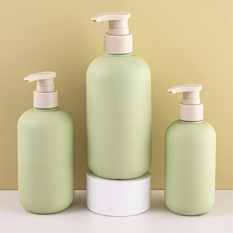 lot de bouteilles en plastique avec couvercle à pompe pour cosmétiques