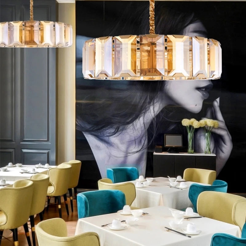 lustre de restaurant avec variété de cristaux modèle