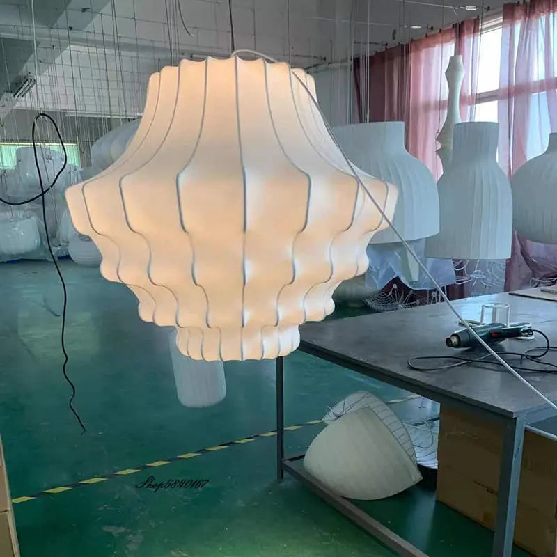 Suspension en soie de 	 Style