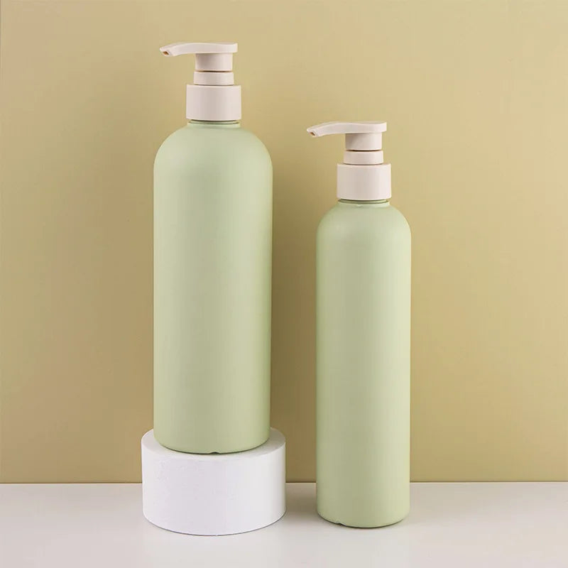 lot de bouteilles en plastique avec couvercle à pompe pour cosmétiques