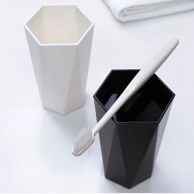 gobelet-pour-bain-de-bouche-et-brosse-dents-en-plastique-solide-2.png