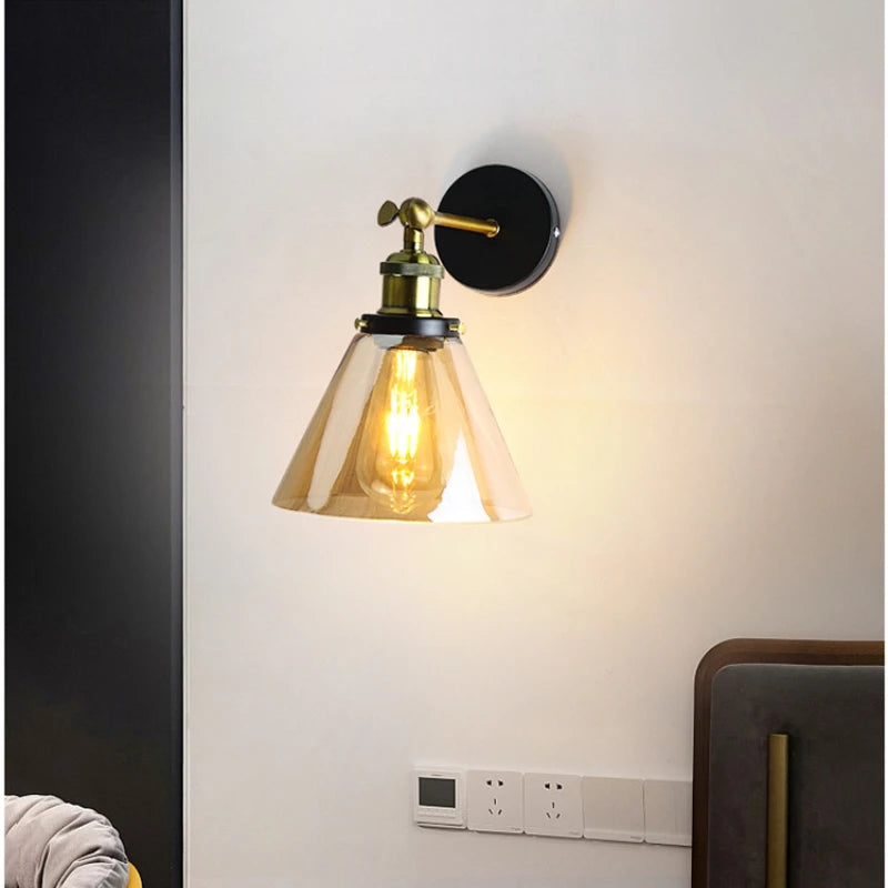 la-salle-manger-d-cor-e-avec-des-luminaires-en-verre-4.png