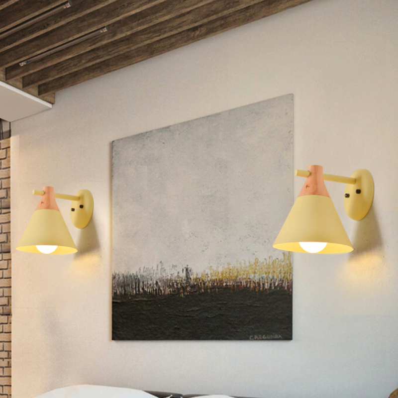 Applique murale moderne avec abat-jour conique et en bois Alode