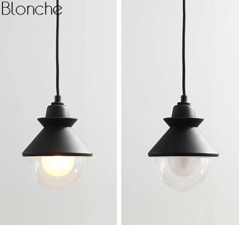 Suspension LED design triangle en métal et boule en verre