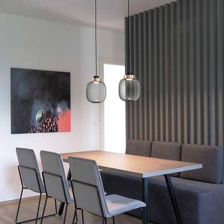 Suspension design LED avec sphère en verre et cercle cuivré