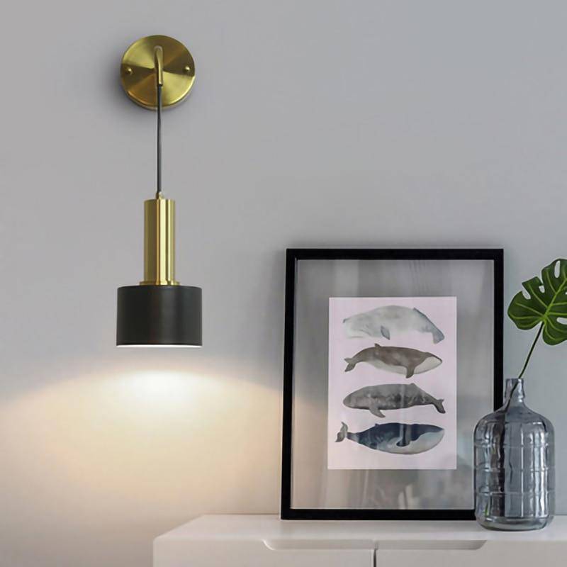 Applique murale LED design avec base doré et abat-jour métal Home