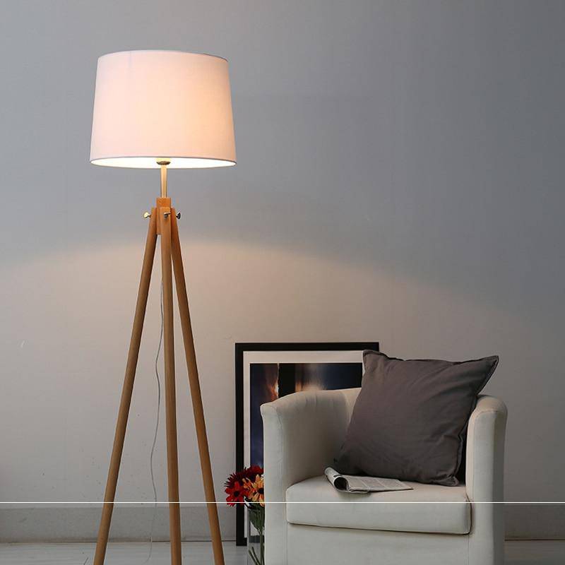 Lampadaire tripode en bois avec abat-jour en tissu Fabric