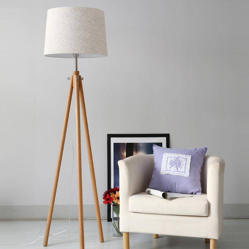 Lampadaire tripode en bois avec abat-jour en tissu Fabric