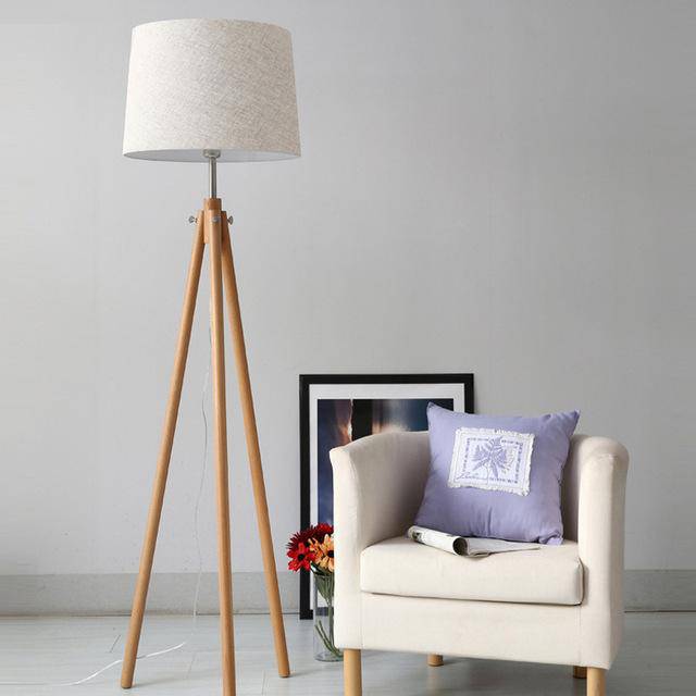 Lampadaire tripode en bois avec abat-jour en tissu Fabric