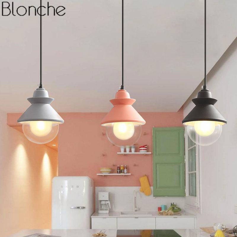 Suspension LED design triangle en métal et boule en verre