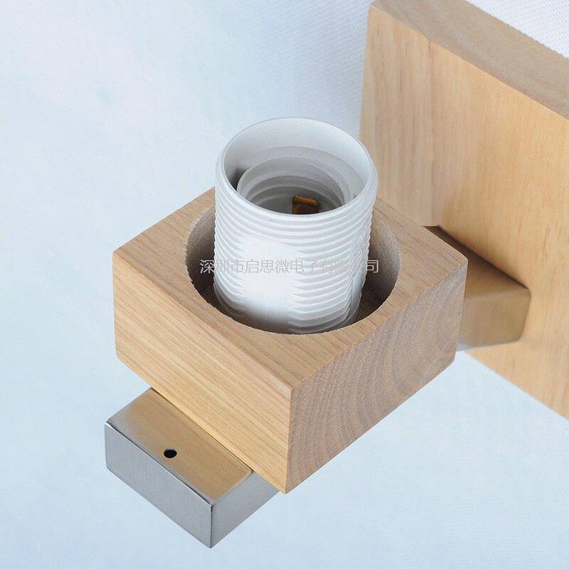 Applique murale en bois et abat-jour pyramide en verre