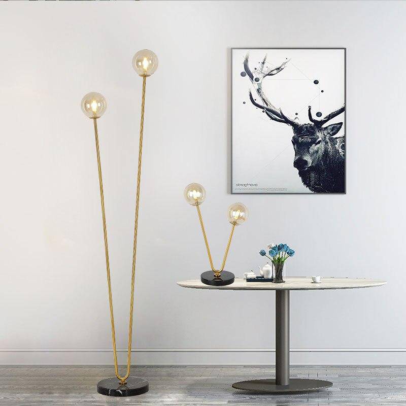 Lampe de chevet design avec deux branches doré et boules en verre
