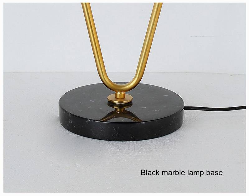 Lampe de chevet design avec deux branches doré et boules en verre