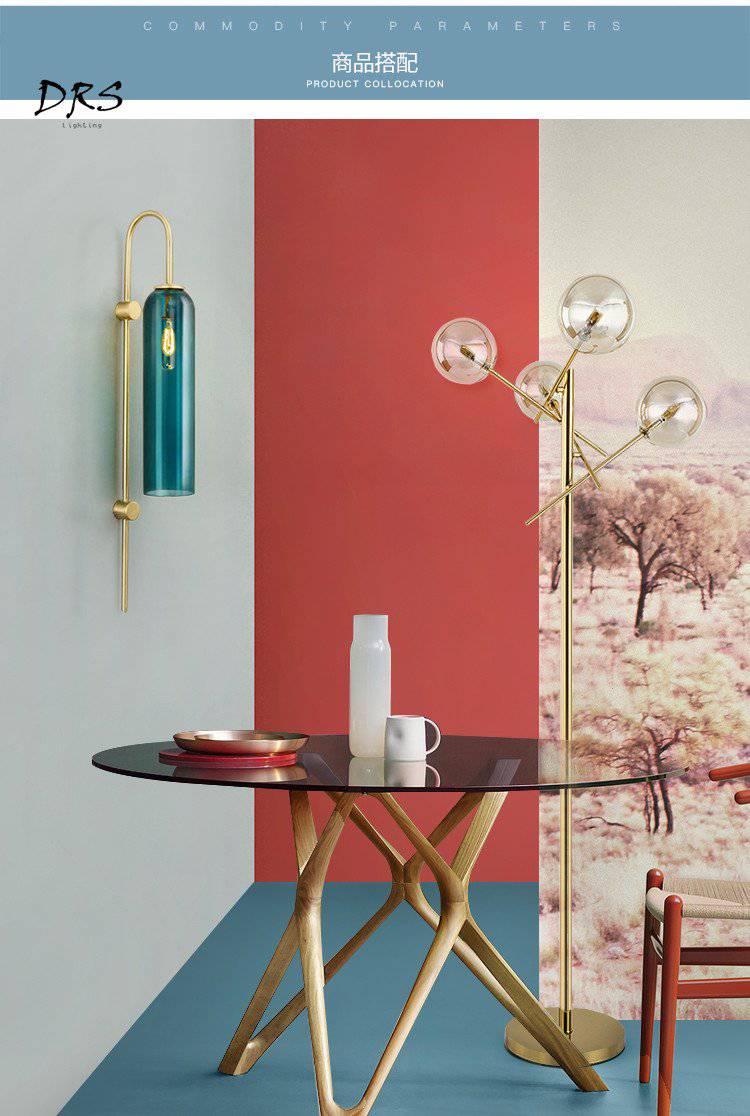 Applique tube en verre et base dorée Room