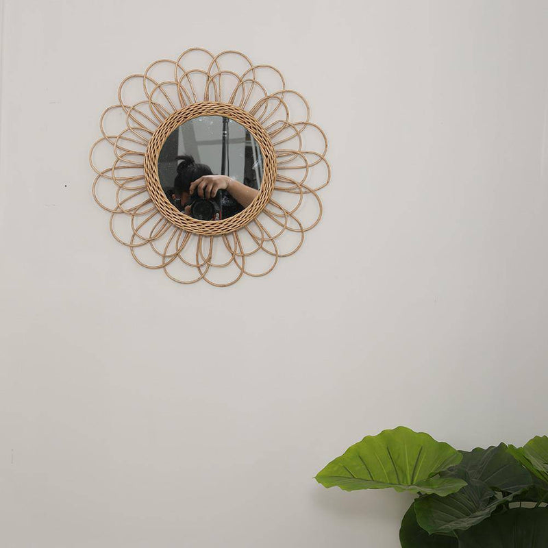 Miroir mural décoratif rond à pétale de fleur en rotin