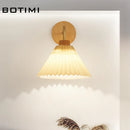 Appliques murales LED en bois nordique avec abat-jour brillant