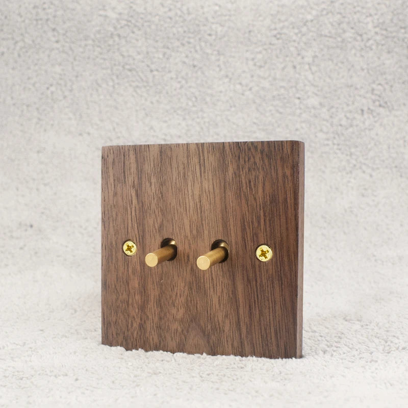 Prise RJ45 en bois et vis dorées