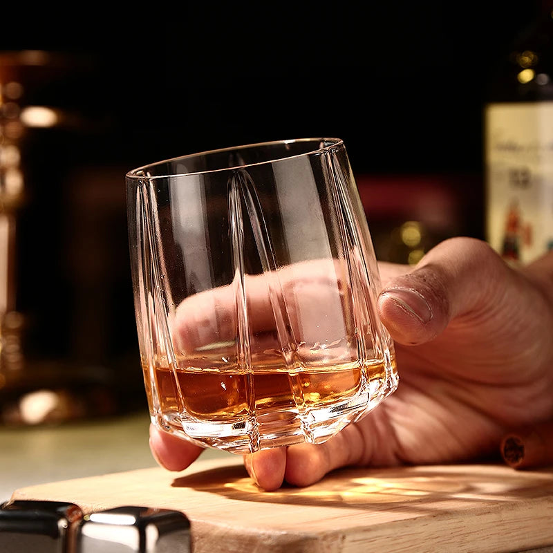 Verres whisky old fashioned style gravé élégant - vue 4 sur 7