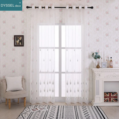 Voilage tulle brodé fleurs style moderne salon