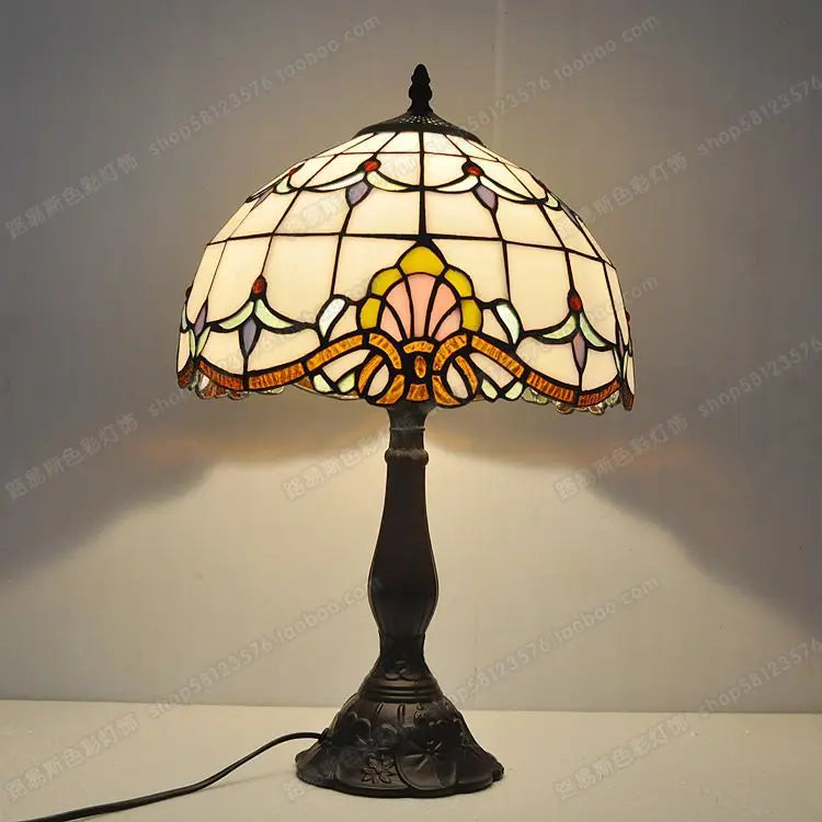 Lampe de chevet tiffany style baroque en verre soudé avec base en métal