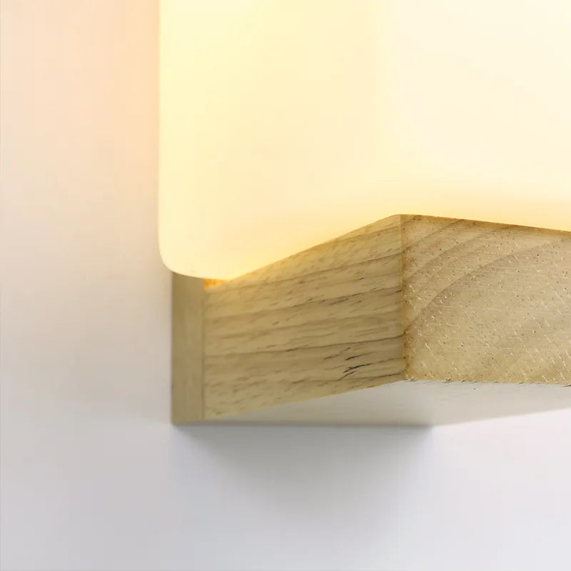 applique murale moderne en bois avec veilleuse et abat-jour dépoli
