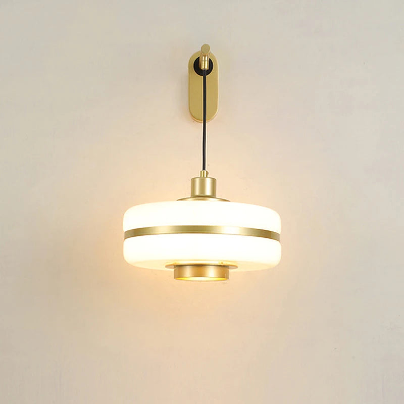Suspension en verre laiteux doré