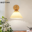 Appliques murales LED en bois nordique avec abat-jour brillant