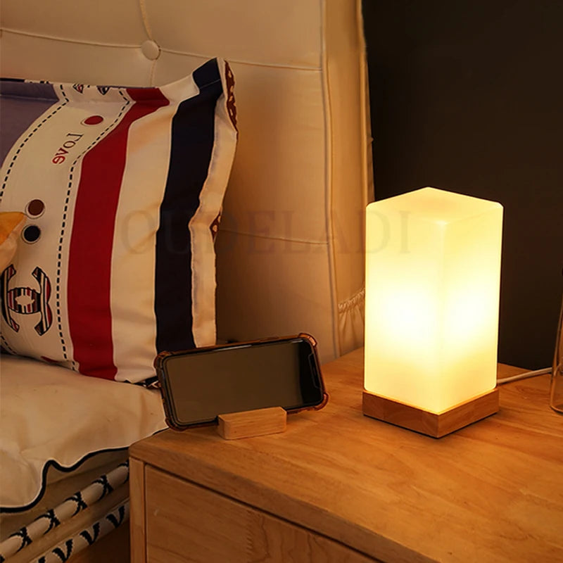 Lampe de table moderne en bois massif et verre - vue 3 sur 8