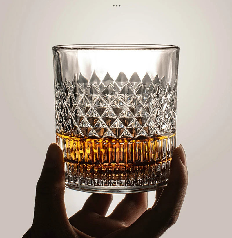 Verres whisky old fashioned motif relief élégant - vue 4 sur 7