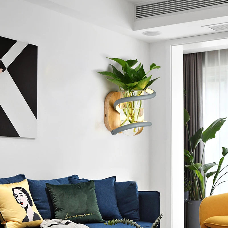 Applique murale nordique en bois avec plante verte - vue 3 sur 9