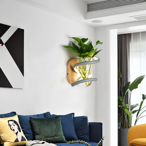 applique murale nordique en bois avec plante verte pour ambiance chaleureuse