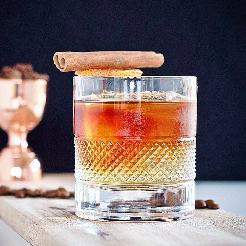 Verres whisky old fashioned motif relief élégant - vue 5 sur 7