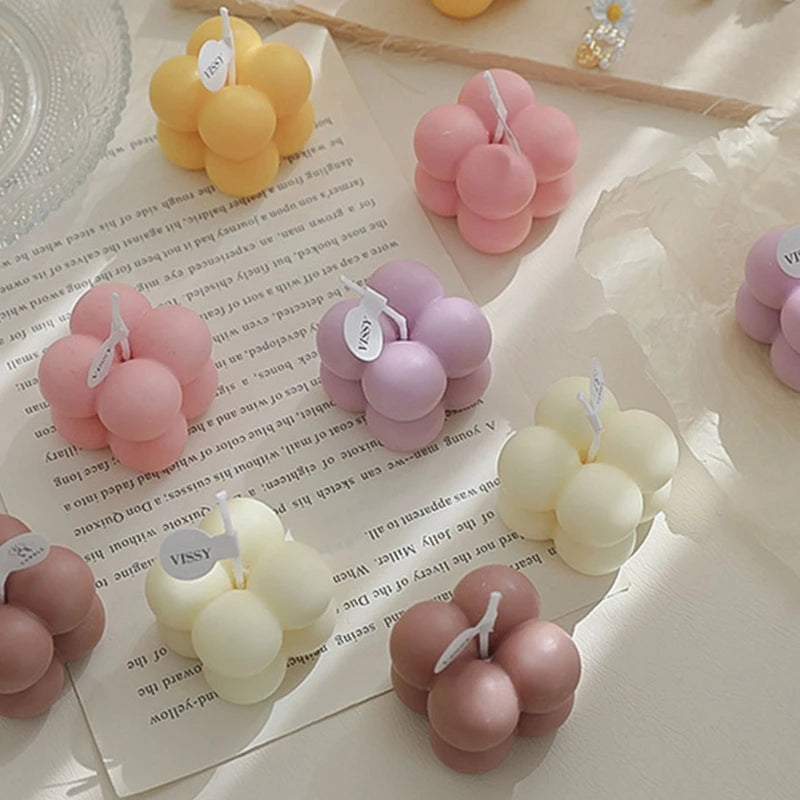 petite bougie parfumée en mini cube pour décorations festives - vue 4 sur 11