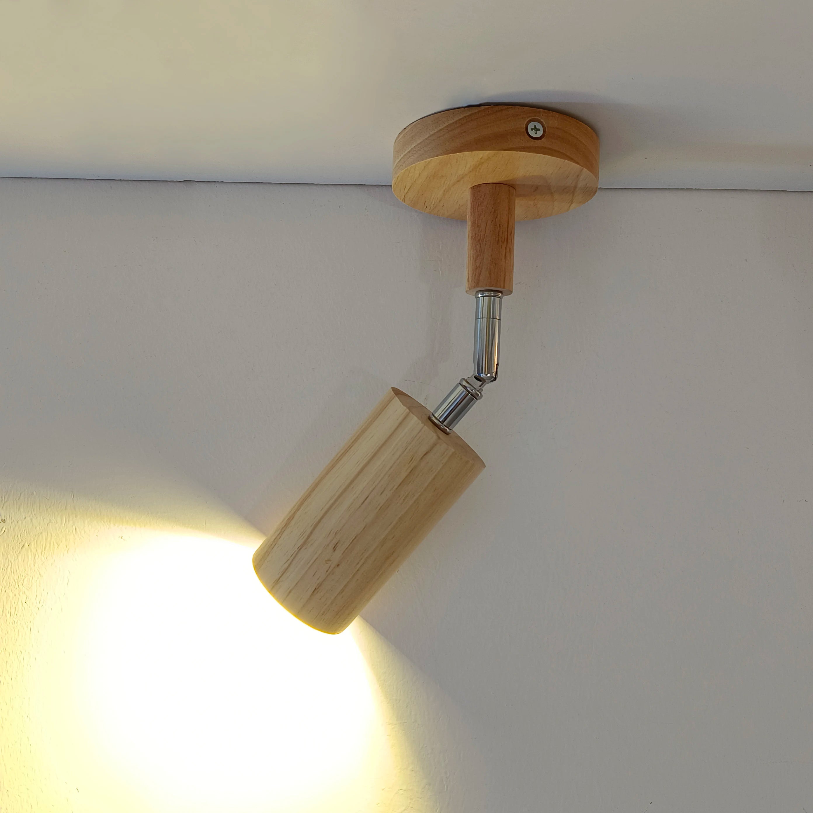 plafonnier led moderne en bois avec projecteur sur rail - vue 5 sur 10