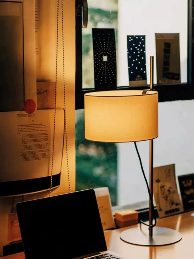 lampadaire moderne minimaliste avec abat-jour en tissu rétro
