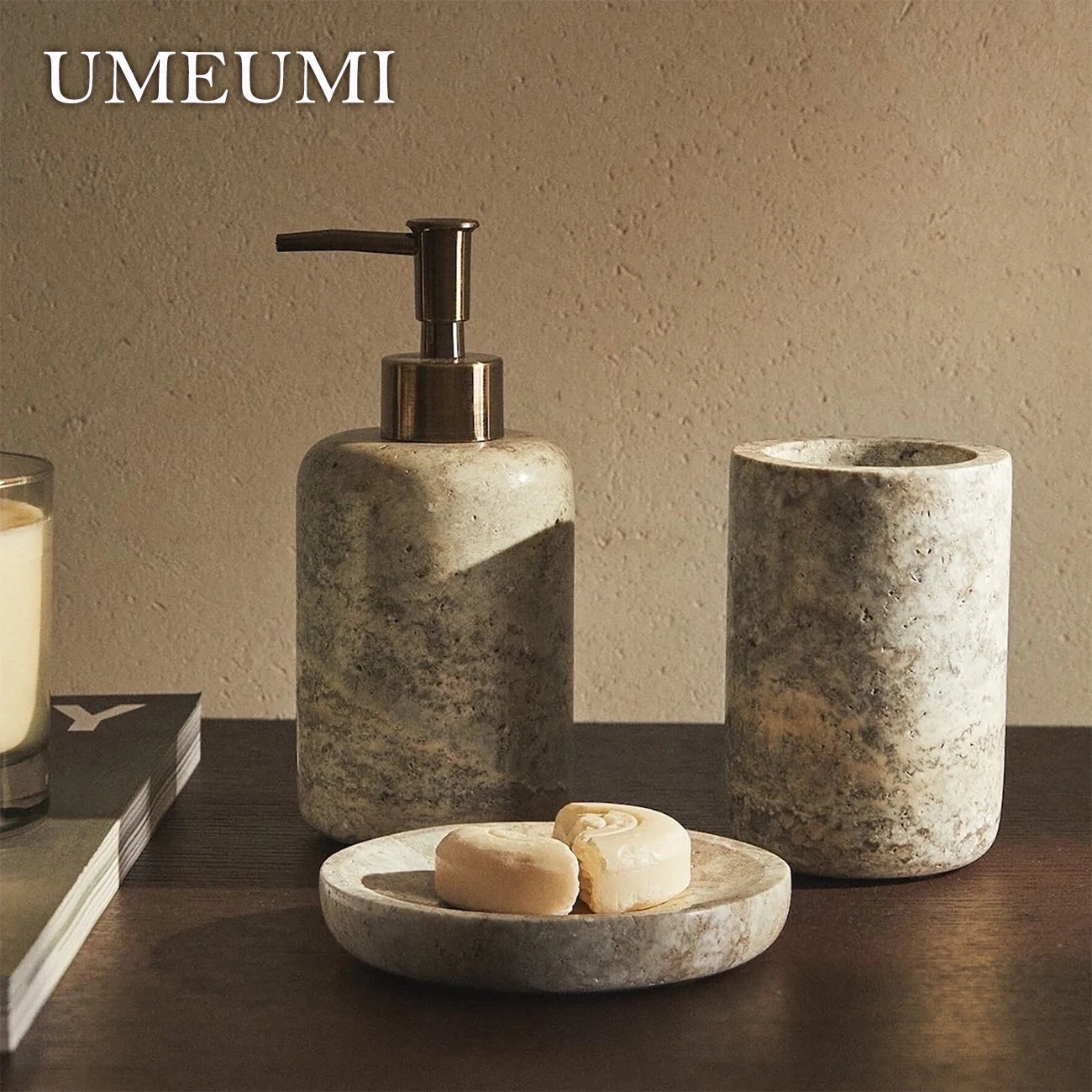 ensemble de salle de bain en marbre naturel et travertin - vue 4 sur 10