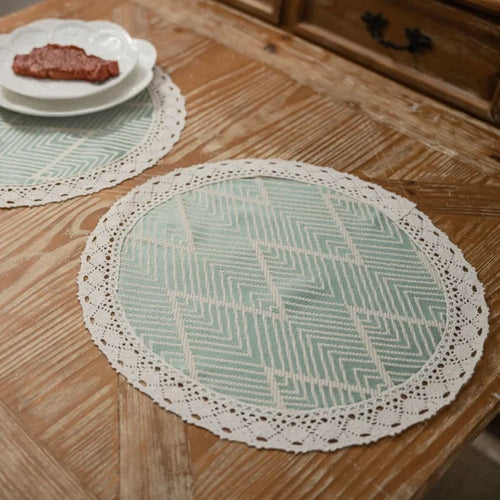 Chemin de table jacquard géométrique beige à pompons