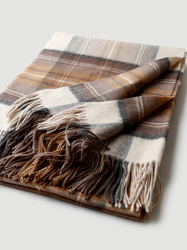 Plaid laine motif ecossais a pompons chaud voyage