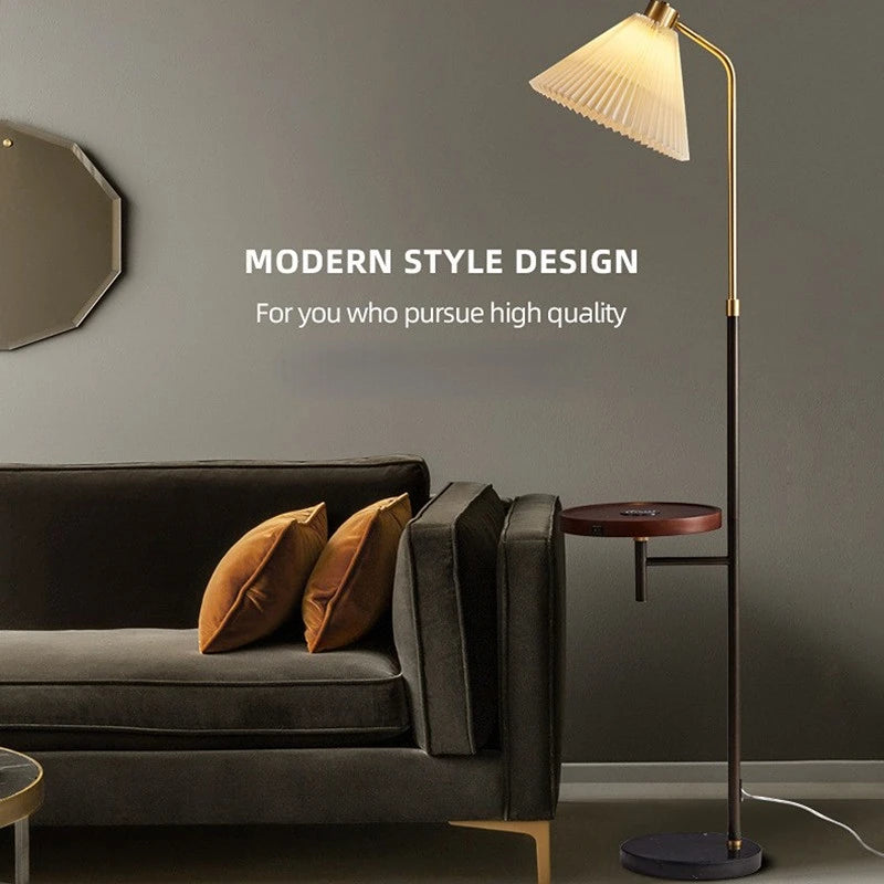 lampadaire en marbre avec étagère dorée et led moderne