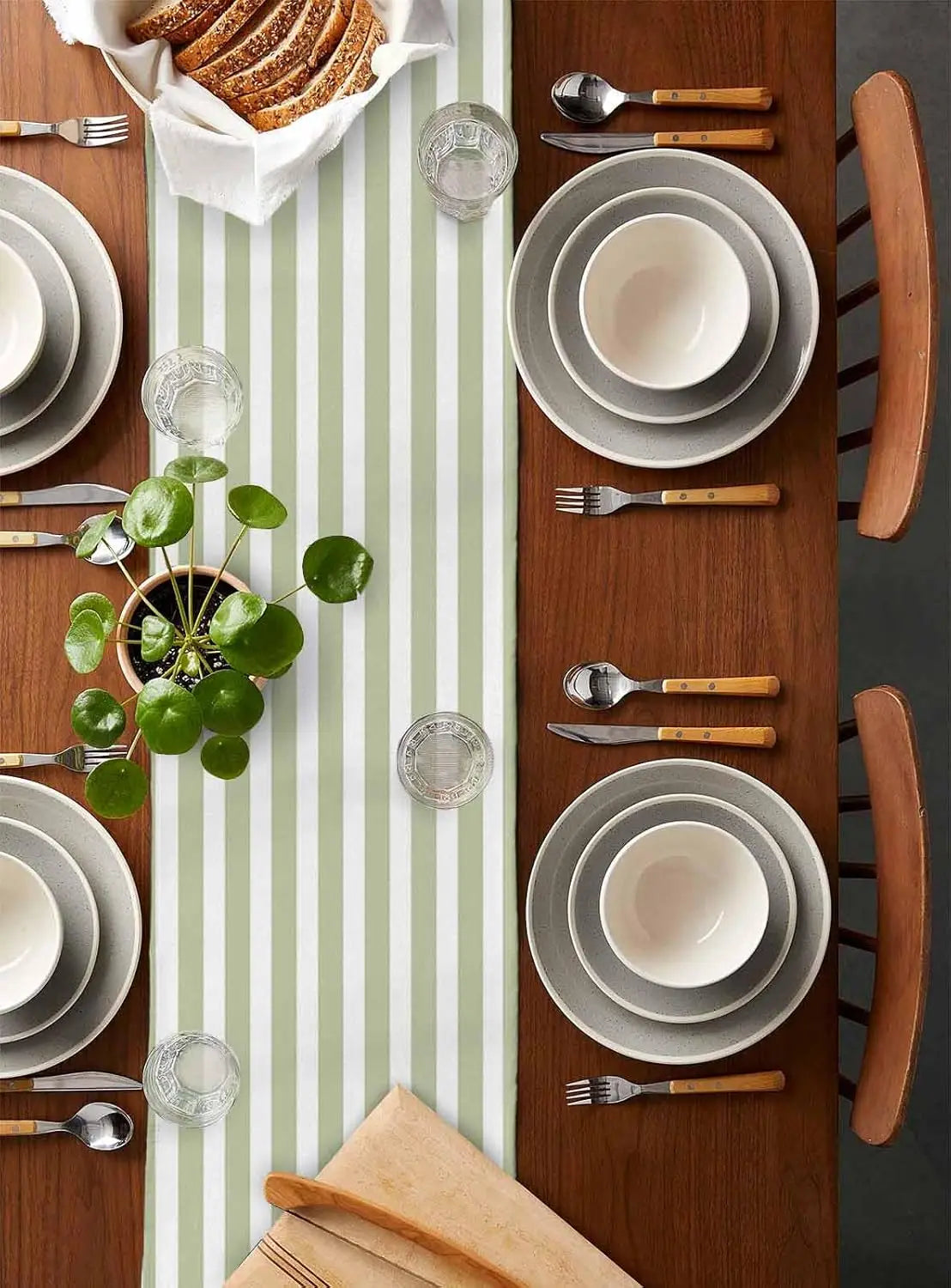 Chemin de table rayures vert sauge style campagne - vue 2 sur 6