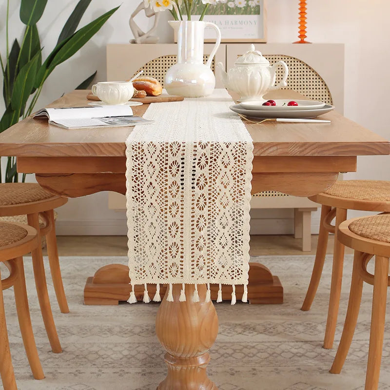 Chemin de table beige dentelle crochet pompons bohème - vue 7 sur 7
