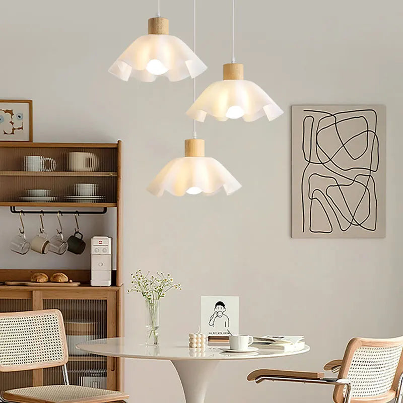 lustre suspendu en bois pour décoration moderne et ambiance chaleureuse