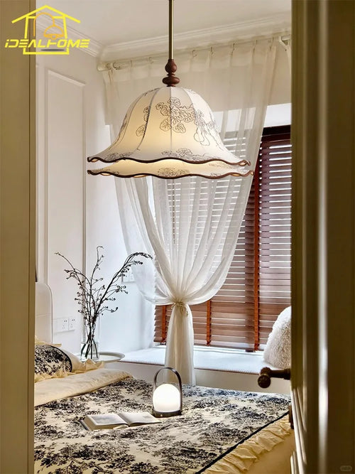 suspension décorative en tissu médiéval design français pour ambiance chaleureuse