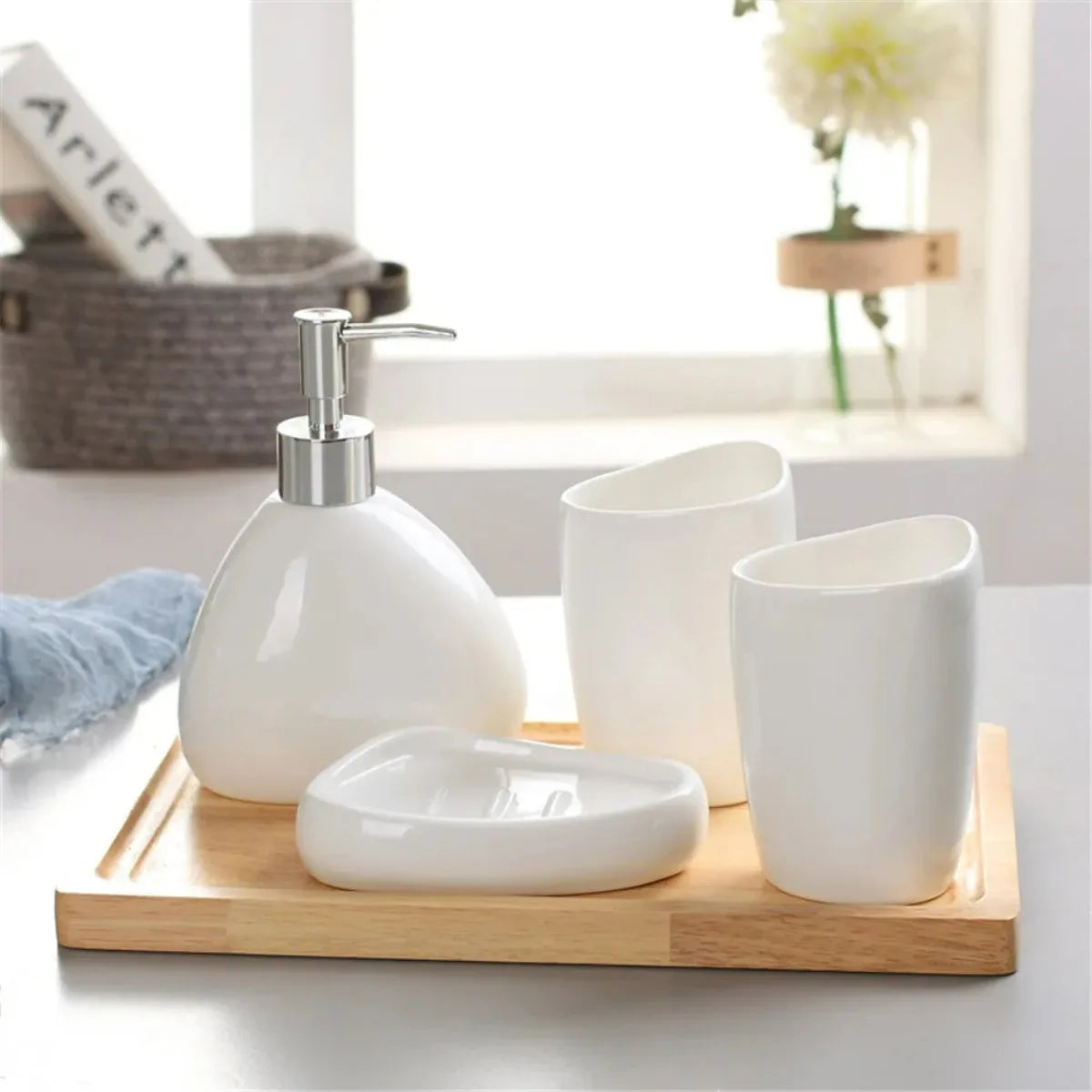distributeur de savon en céramique nordique pour salle de bain - vue 5 sur 9