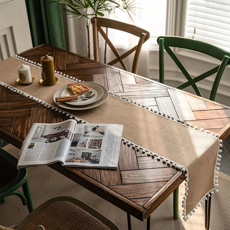 Chemin de table toile de jute beige pompons