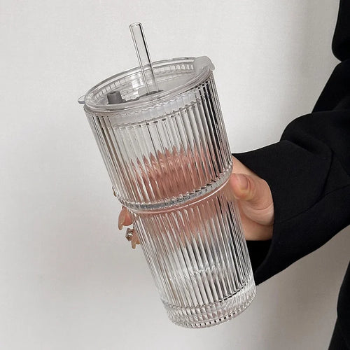 Grande tasse verre rayé avec couvercle et paille