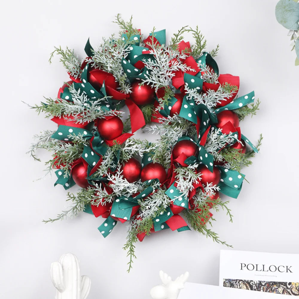 couronne de noël festive avec rubans et boules décoratives - vue 3 sur 8