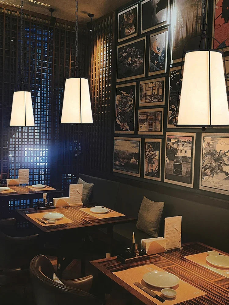 suspension dorée et noire pour restaurant japonais moderne - vue 5 sur 9